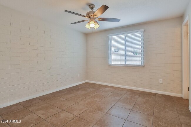 Building Photo - 7416 W Glenrosa Ave