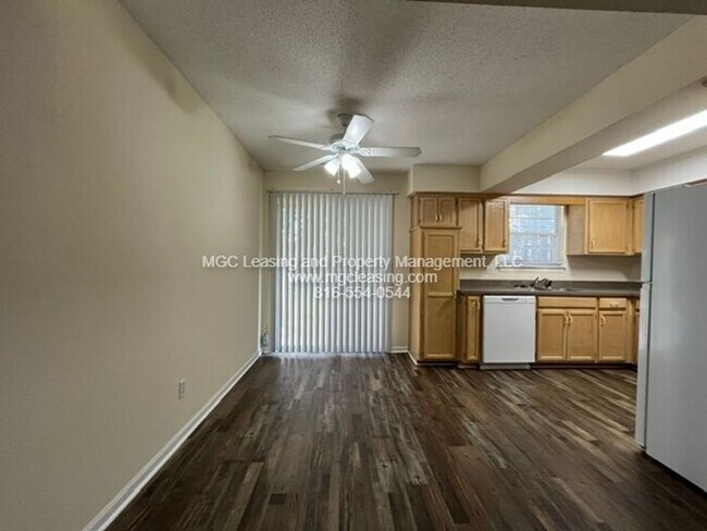 Building Photo - Charming Updated Living Near Historic Downtown Lee’s Summit!