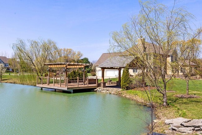 Building Photo - 100 Bermuda Dr