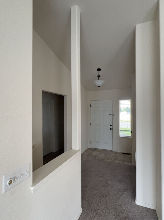 Building Photo - 3 Bed. 2 Bath, 2 Car Garage in Promontory
