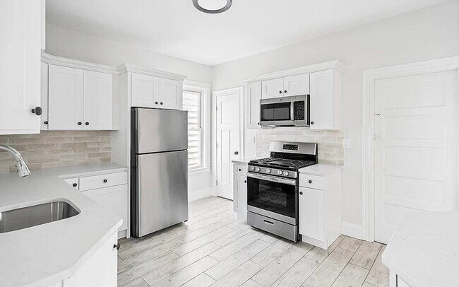 Building Photo - 65 Wyman St