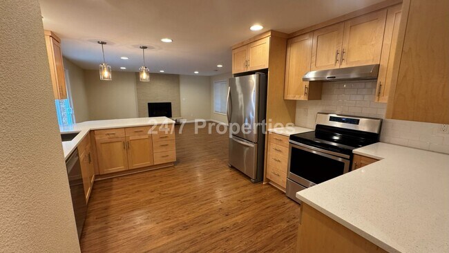 Building Photo - Spacious, Open-Concept 3 Bedroom West Linn Home