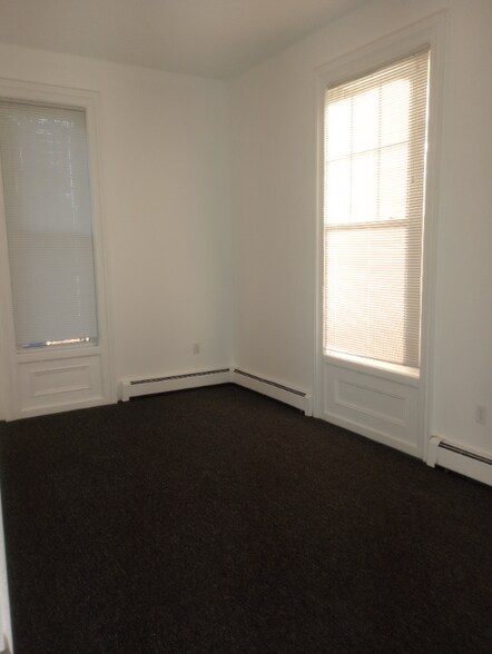 Building Photo - 138 Laurel Hill Ave