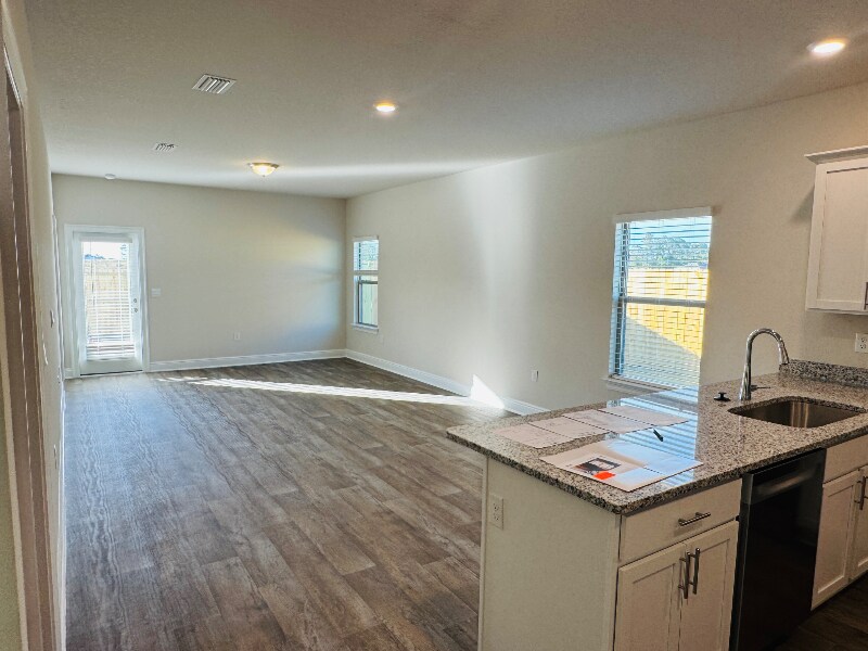 Building Photo - 13647 Logan Pl