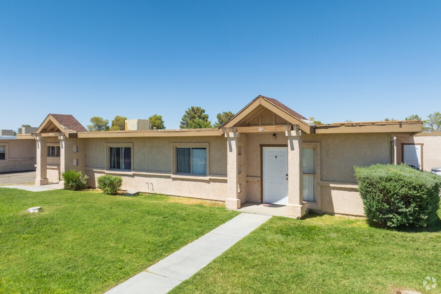 Primary Photo - Desert Oasis