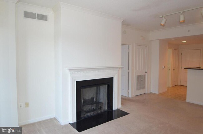 Building Photo - 4490 Market Commons Dr