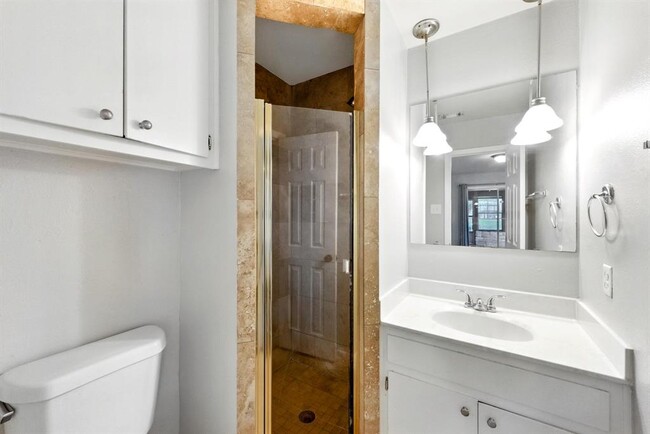 Building Photo - 1009 Rebbeca Dr