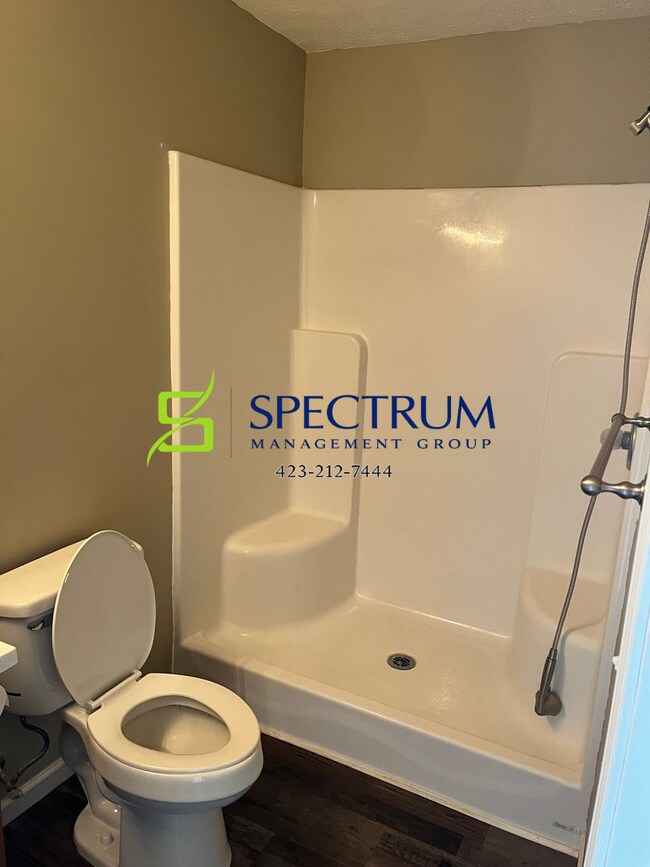 Building Photo - 3 bedroom 2 bath single family home