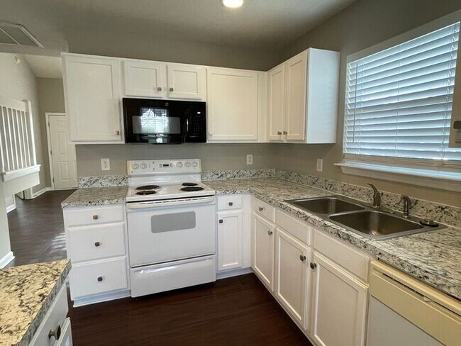 Building Photo - NW Townhome off of New Garden, Updated, Wo...
