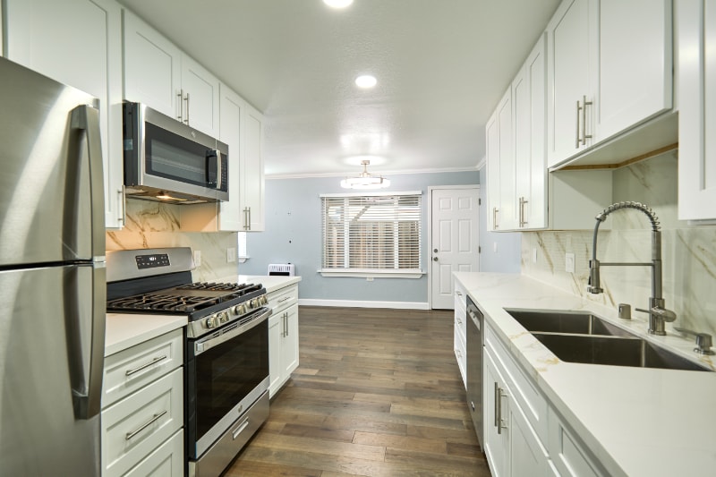 Building Photo - 781 Elm St