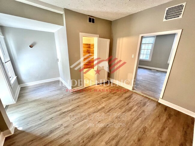 Building Photo - 2212 Calumet St