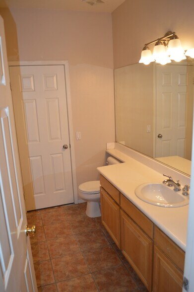 Building Photo - 948 Villa Montes Cir