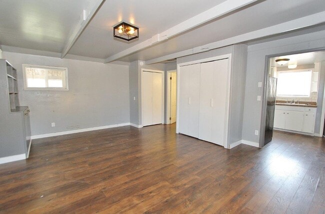Building Photo - Charming Single-Level Studio Home