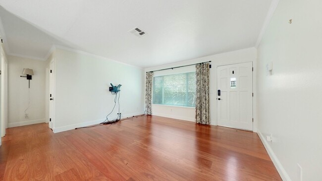 Building Photo - Charming Cottage Home In Central Redwood City - 3D Tour