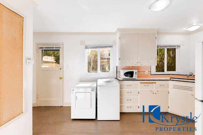 Building Photo - 155 W I St