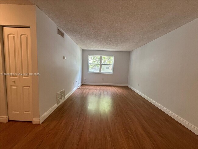 Building Photo - 17255 SW 95th Ave
