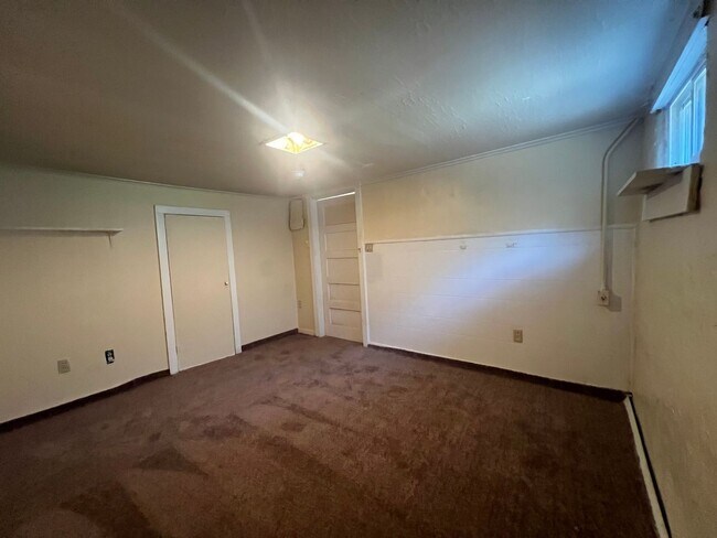 Building Photo - 11 Aldeah Ave