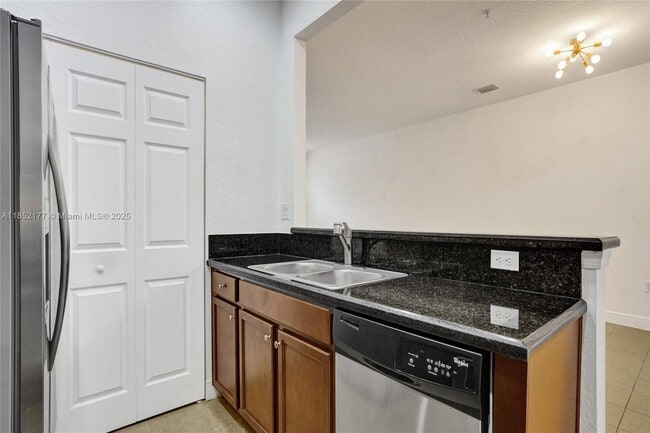 Building Photo - 1401 SW 147th Ter