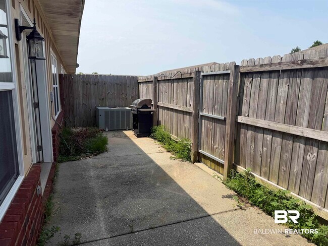 Building Photo - 501 Cotton Creek Dr