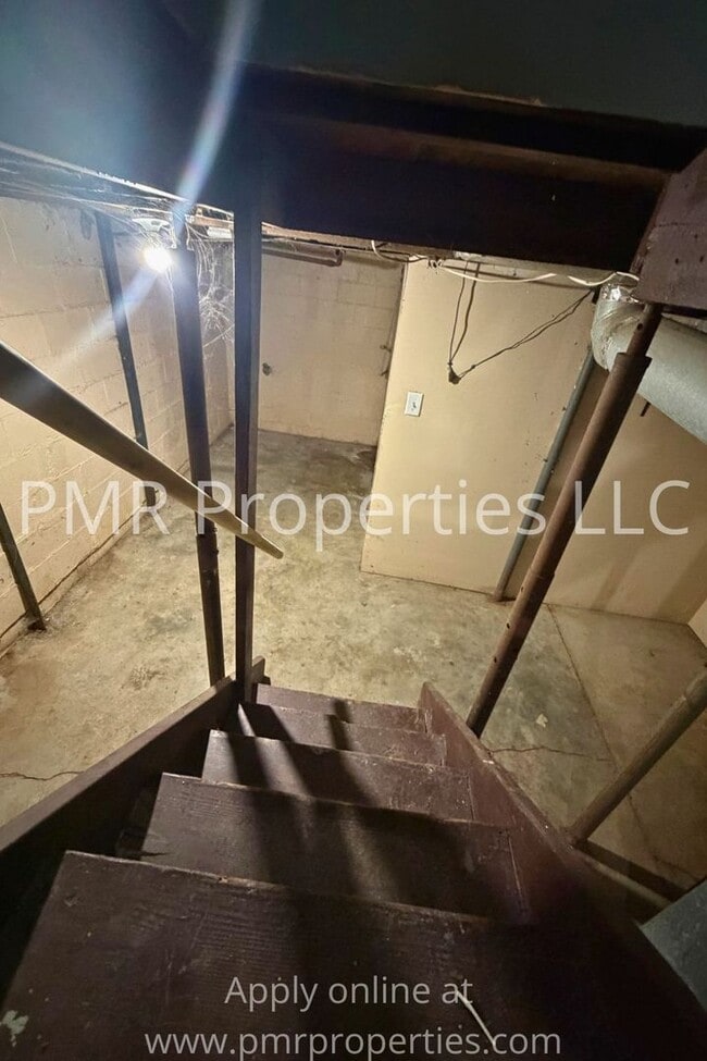 Building Photo - 2 Bedrooms / 1 Bathroom House