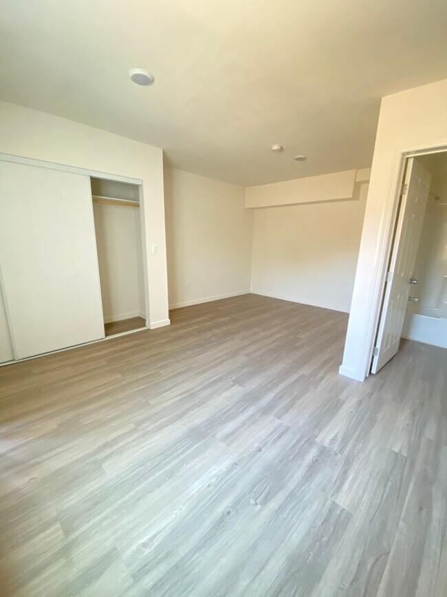 Building Photo - 6858 Ben Ave