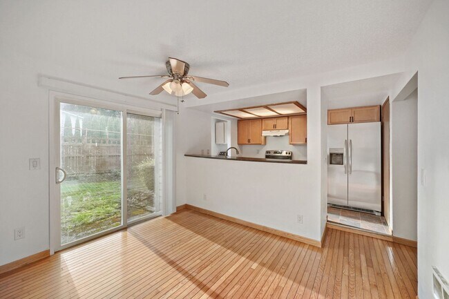 Building Photo - AVAILABLE NOW! MAY FREE!!! 2BR/2BA Condo – Awesome Location! Glossy Hardwoods, Granite Countertop...