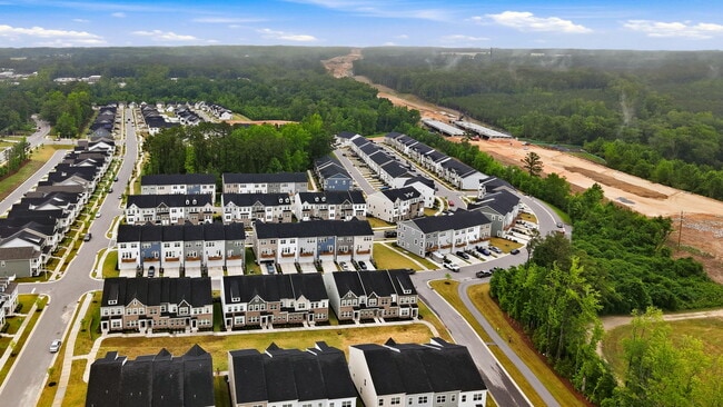 Building Photo - Silver Fir Ln - Garner