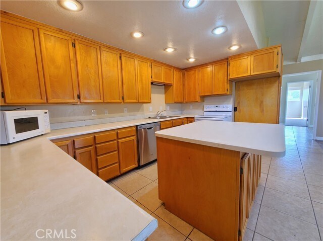 Building Photo - 13195 13195