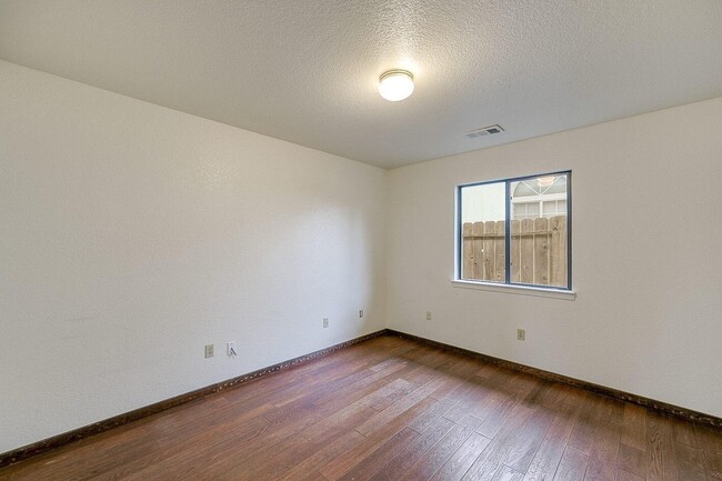 Building Photo - 3359 Billings Dr