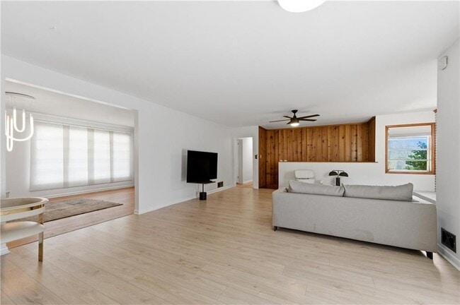 Building Photo - 3457 Springside Dr