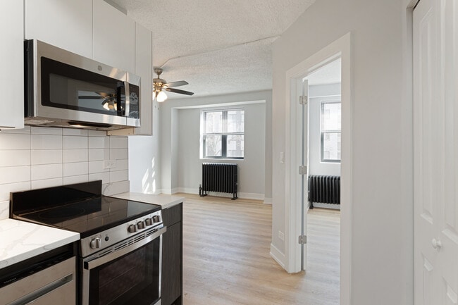 Building Photo - 6026 N Winthrop Ave