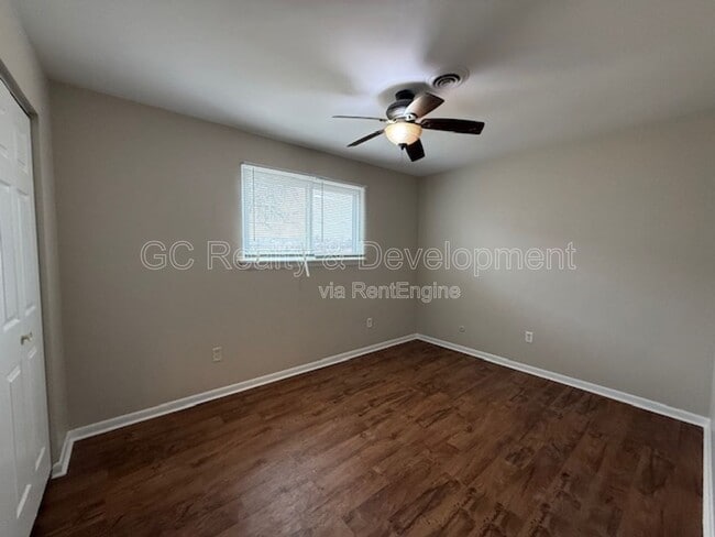 Building Photo - 510 W Kendall Dr