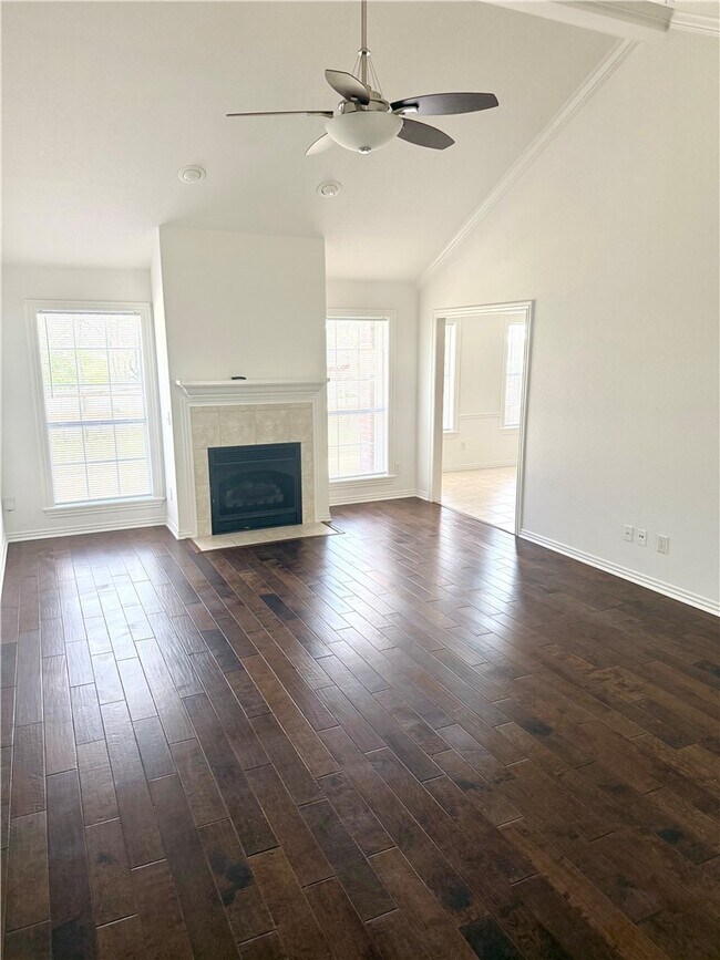 Building Photo - 5102 Roxbury Way