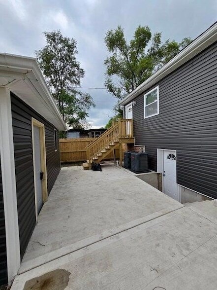 Building Photo - 1379 Roosevelt Pl
