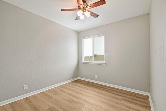 Building Photo - 1030 Birdsong Ln