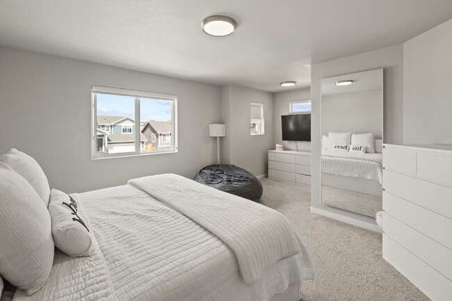 Building Photo - Beautiful 2 story home with 3 bedrooms in desirable Lorson Ranch Community.