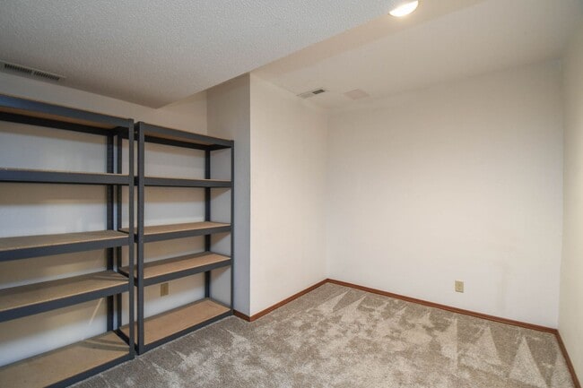Building Photo - Spacious 5-Bedroom Split-Level in Southwest Sioux Falls with 4-Season Room & Fenced Yard!