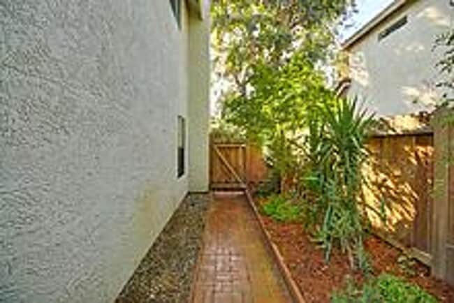 Building Photo - Beautiful 3 Bedroom Home-$750.00 Off 1st M...