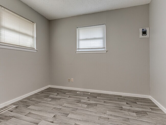 Building Photo - 2104 SW 68th St