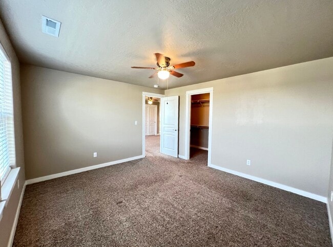 Building Photo - West Richland Home On 0.32 Acres