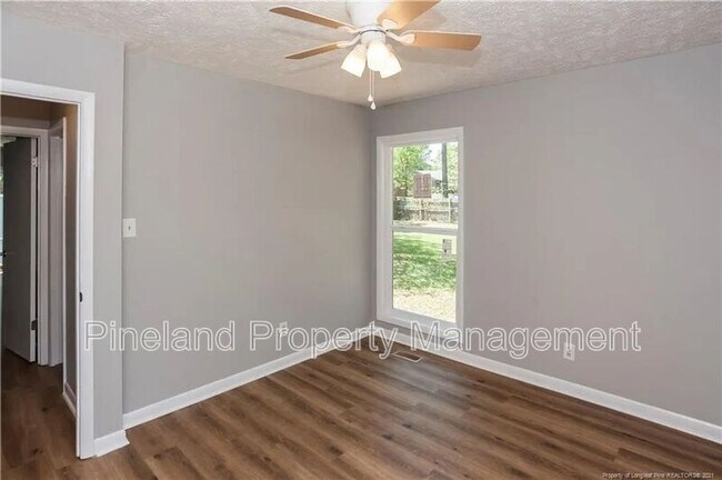 Building Photo - 2012 Lakemeadow Dr