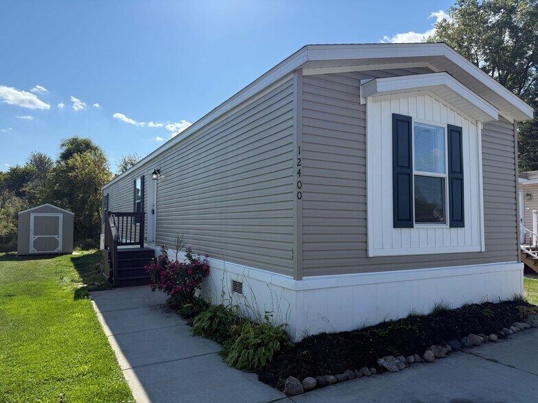 Building Photo - 12400 Creekview Ave