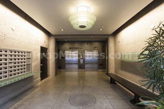 Building Photo - Vibrant One Bedroom Loft w/ City Views In ...