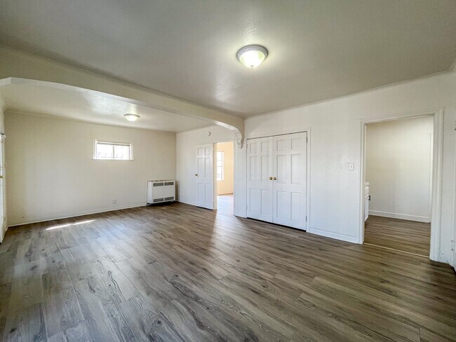 Interior Photo - 1450 W 39th St