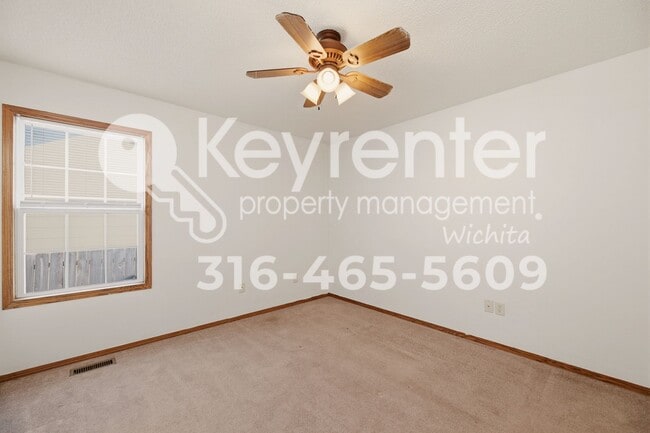Building Photo - 827 S Sunset Cir