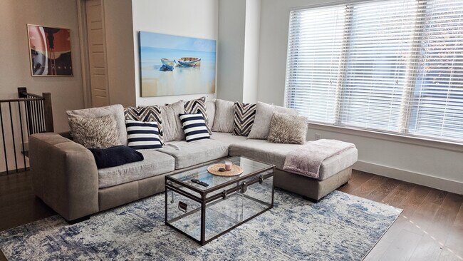 Building Photo - 7859 Verona Pl