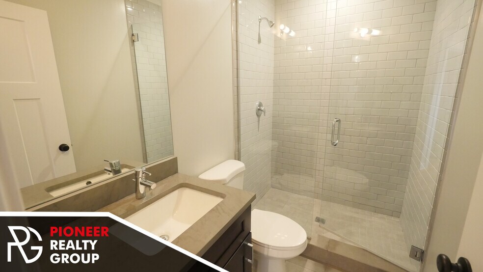 Building Photo - 2209 W Eastwood Ave