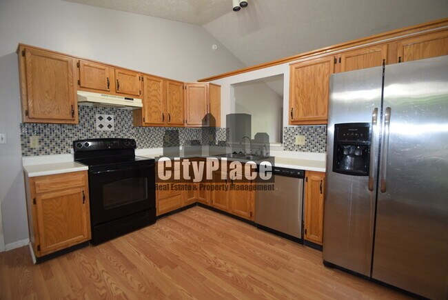 Building Photo - 525 E Pine Ridge Dr