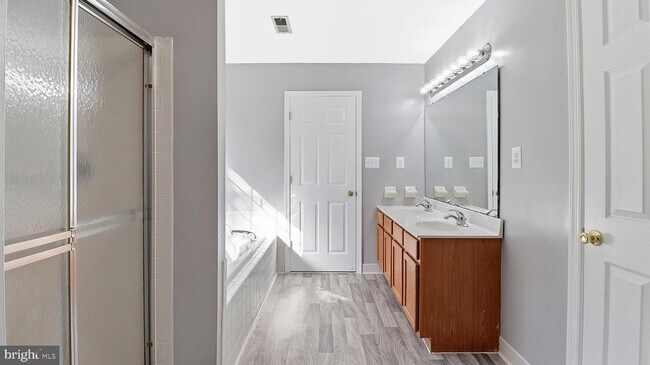 Building Photo - 14101 Kathleen Ln