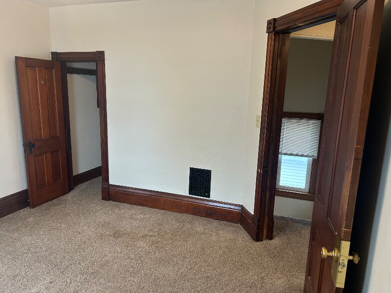 Building Photo - 231 S Prairie Ave